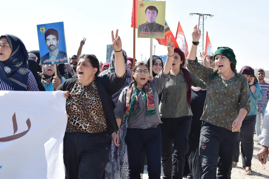 Xelkê Bakur û Rojhilatê Sûriyê li dijî gefên Tirkiyê li Girê Spî bûn