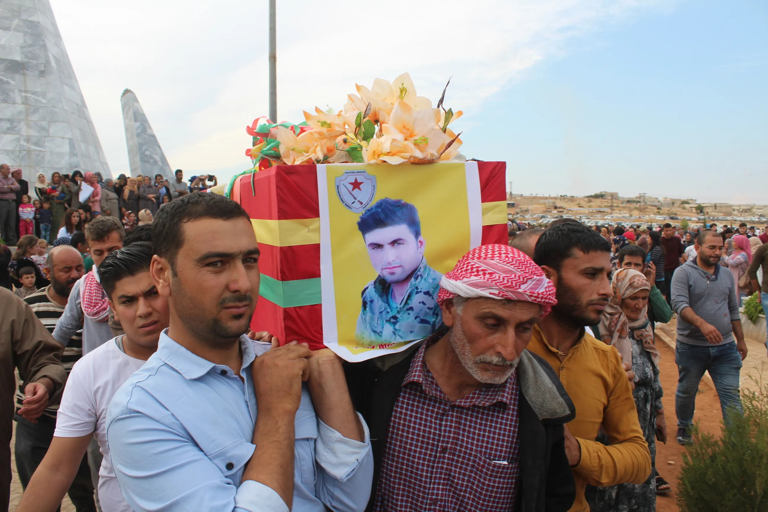Şêniyên Kobanê 7 şehîdên Berxwedana Rûmetê oxir kirin