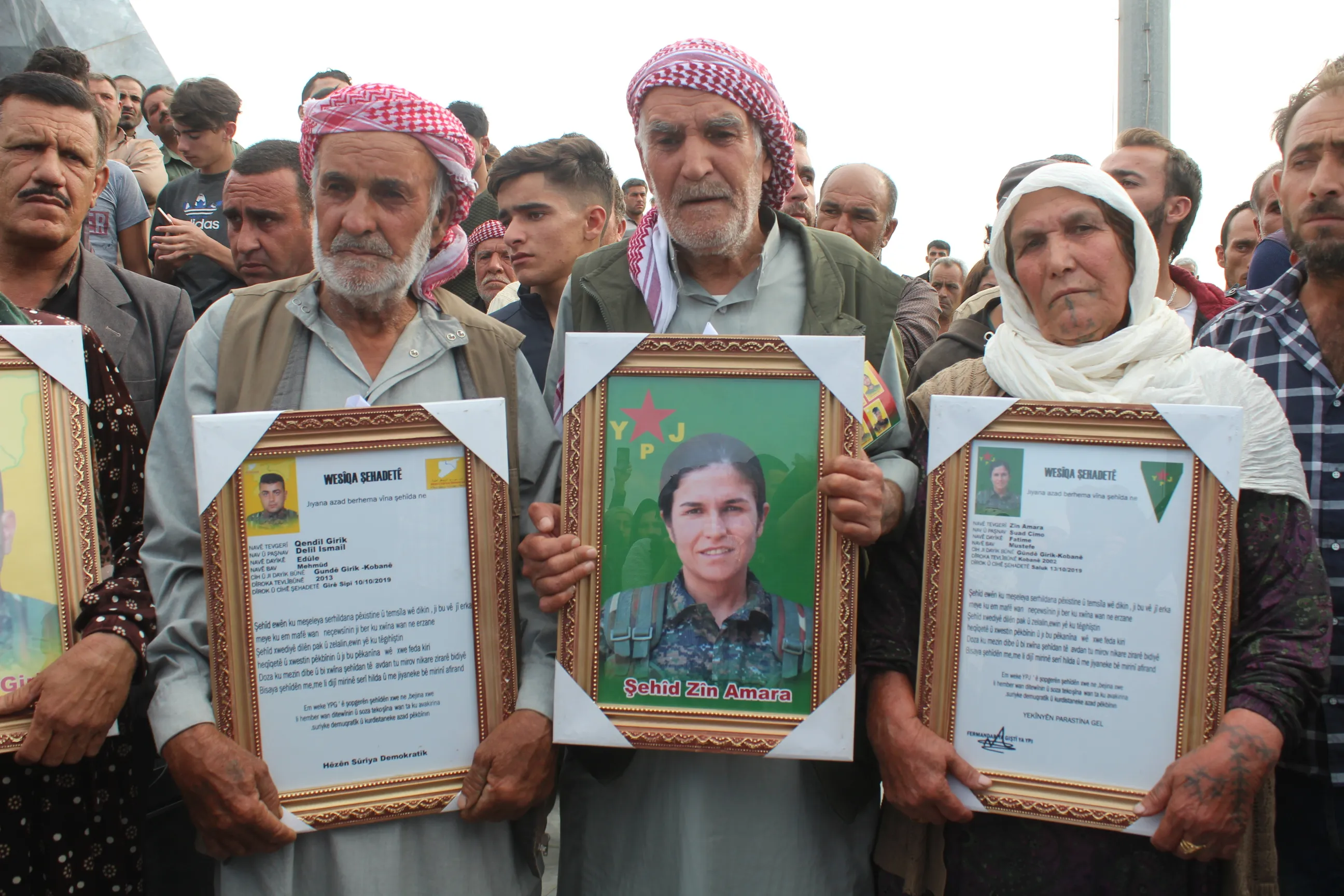 Şêniyên Kobanê 7 şehîdên Berxwedana Rûmetê oxir kirin