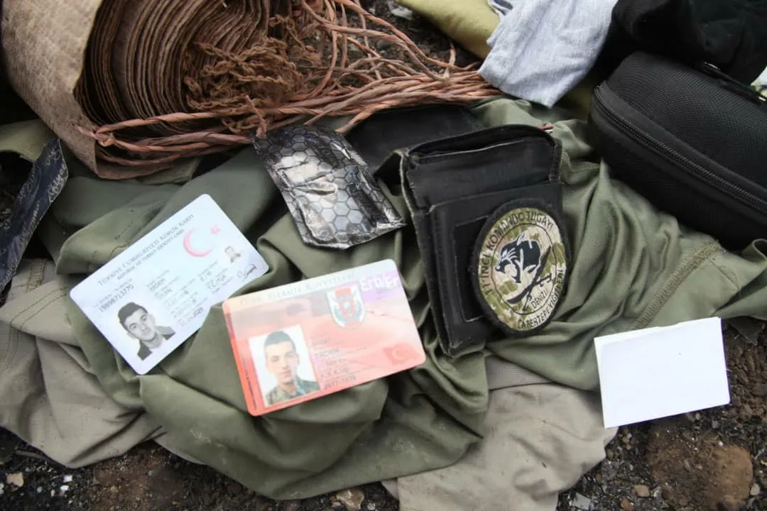 Li Girê Spî, miqdarek alavên leşkerî yên dagirkeran û nasnameyek ketin destê şervanan