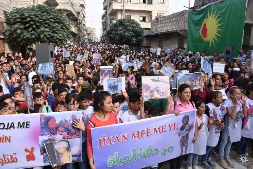 Zarokên Helebê: Pêşeroja me nekujin..