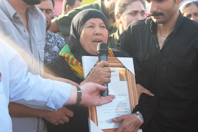 Dayika sê şehîdan: Ez serbilind im ku min sê kurên xwe zave dan vî welatî