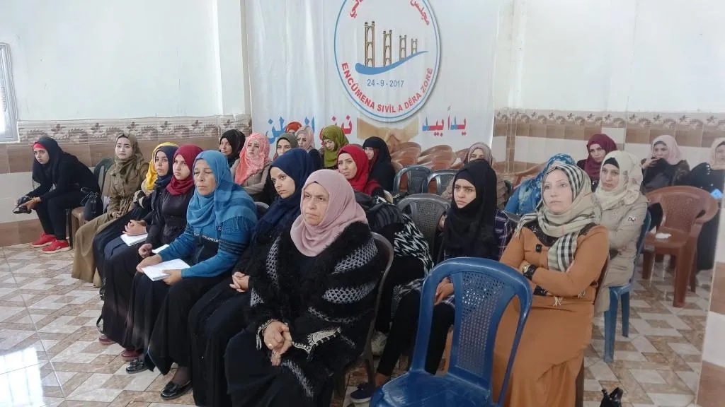 Rewşa siyasî ji jinên Dêrazorê re hate şîrovekirin