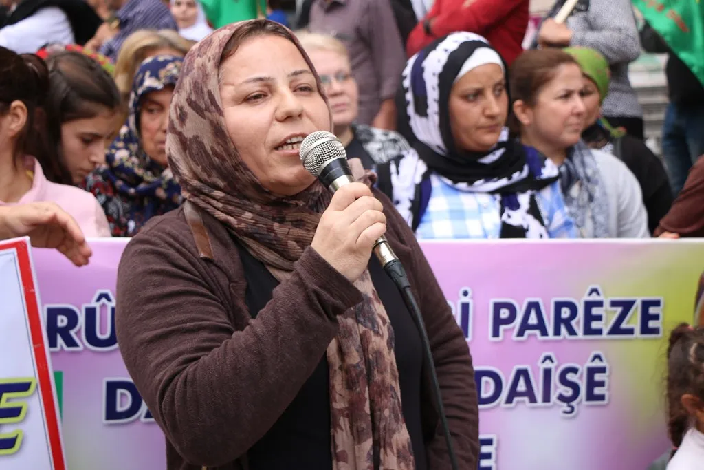 Şêniyên Helebê êrîşên dagirkeriyê û rêkeftinên li ser hesabê gelê Sûriyê red dikin