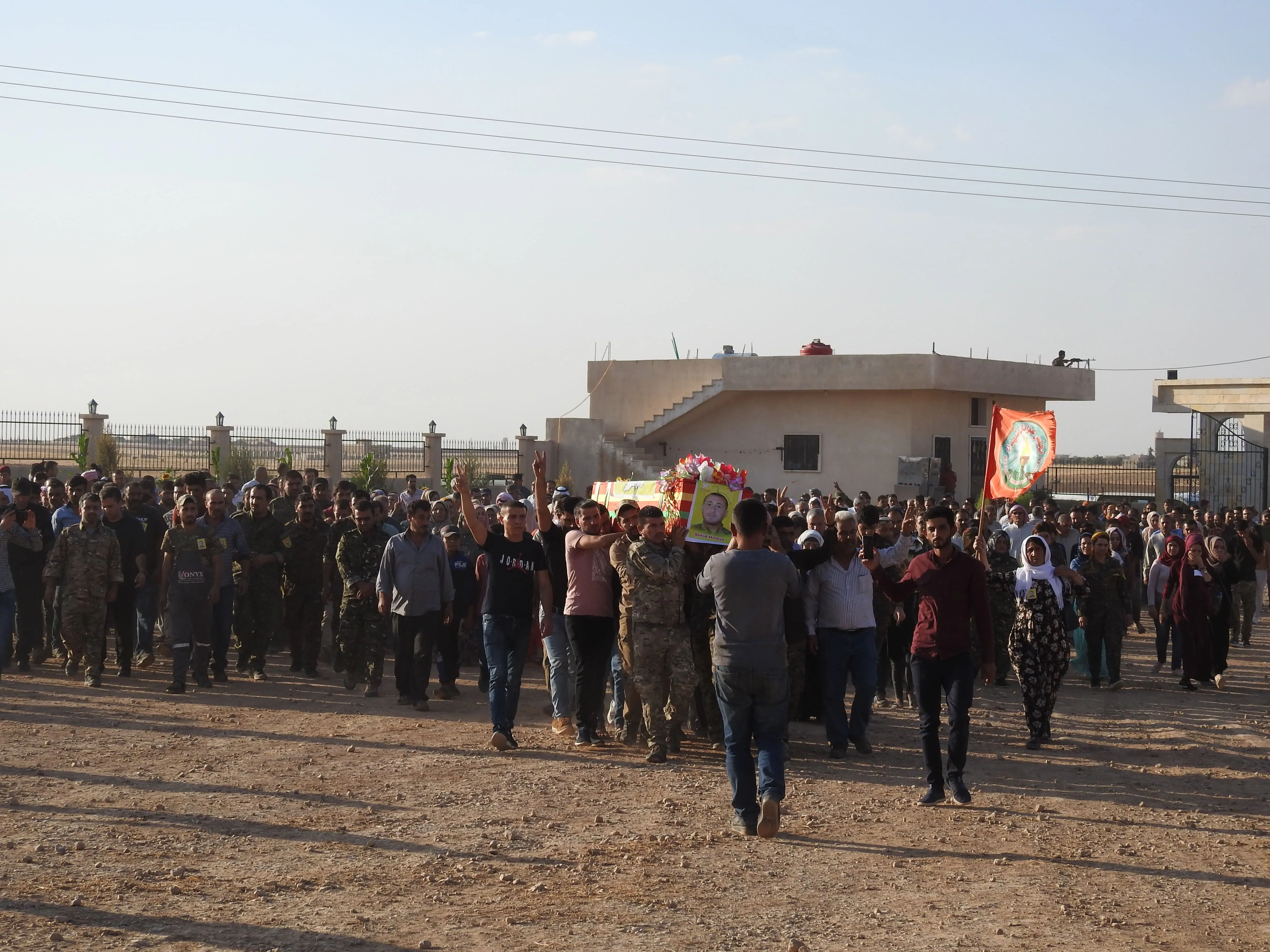 Şêniyên Girê Spî cenazeyê şehîd Hemze spartin axê