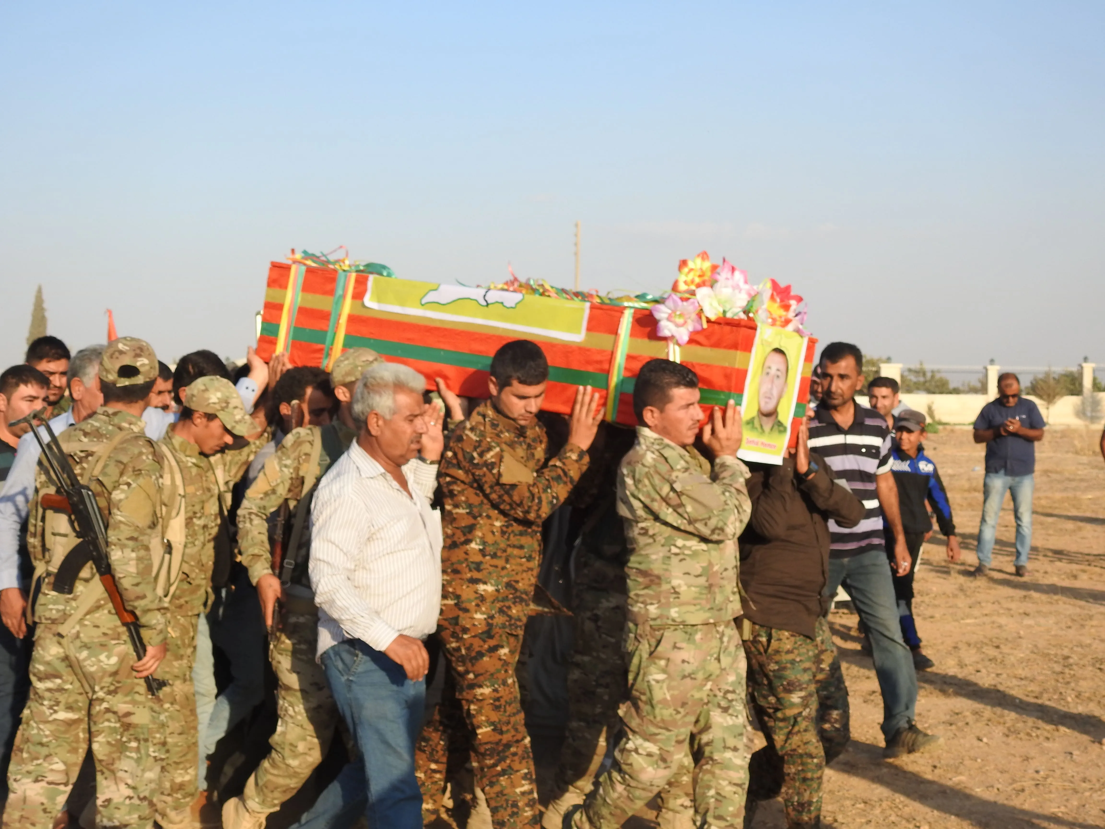Şêniyên Girê Spî cenazeyê şehîd Hemze spartin axê