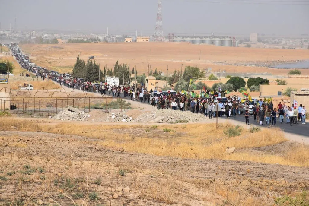 Pêkhateyên kantona Hesekê li dijî gefên Tirkiyê meşiyan