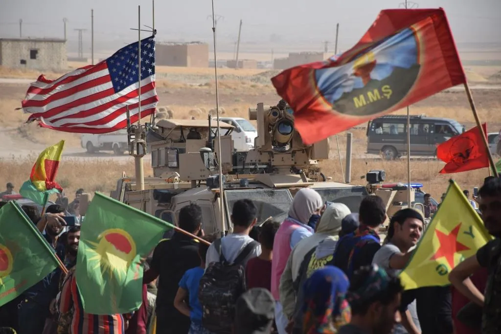 Pêkhateyên kantona Hesekê li dijî gefên Tirkiyê meşiyan