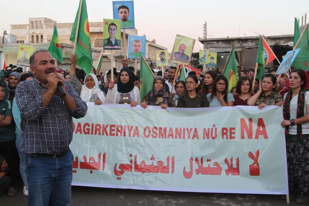 Li Kobanê jî bi hezaran kes daketin qadan