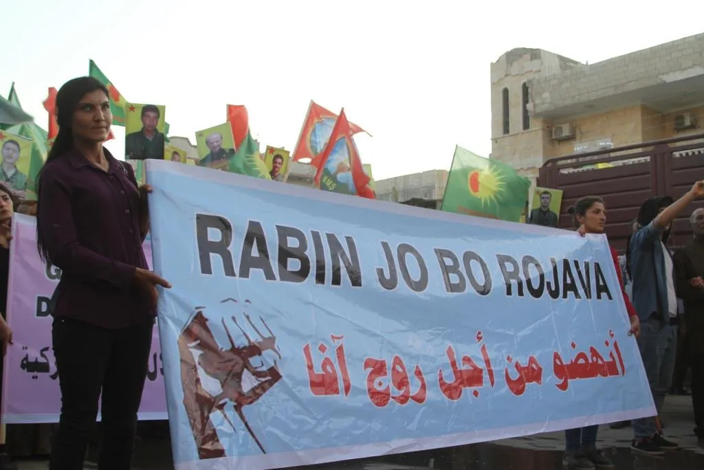 Li Kobanê jî bi hezaran kes daketin qadan