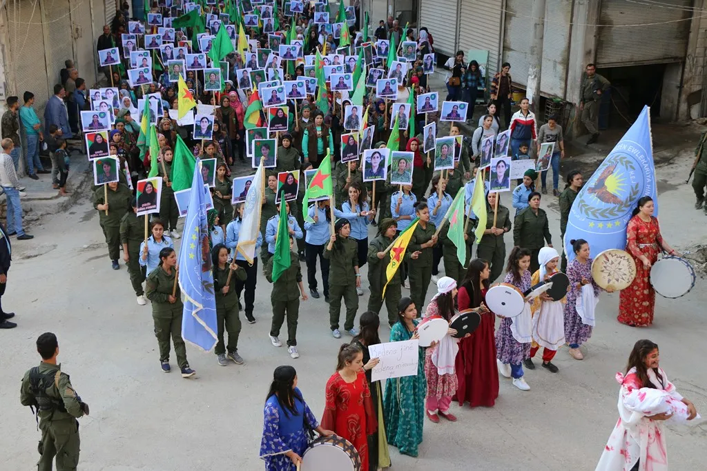 Li Helebê bi sedan jin li dijî sûcên dagirkeriyê daketin qadan