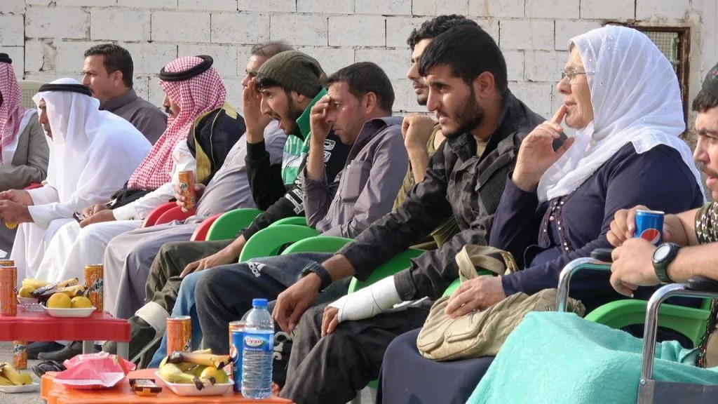 Şêxên êlên Tebqayê serdana birîndarên QSD`ê kirin