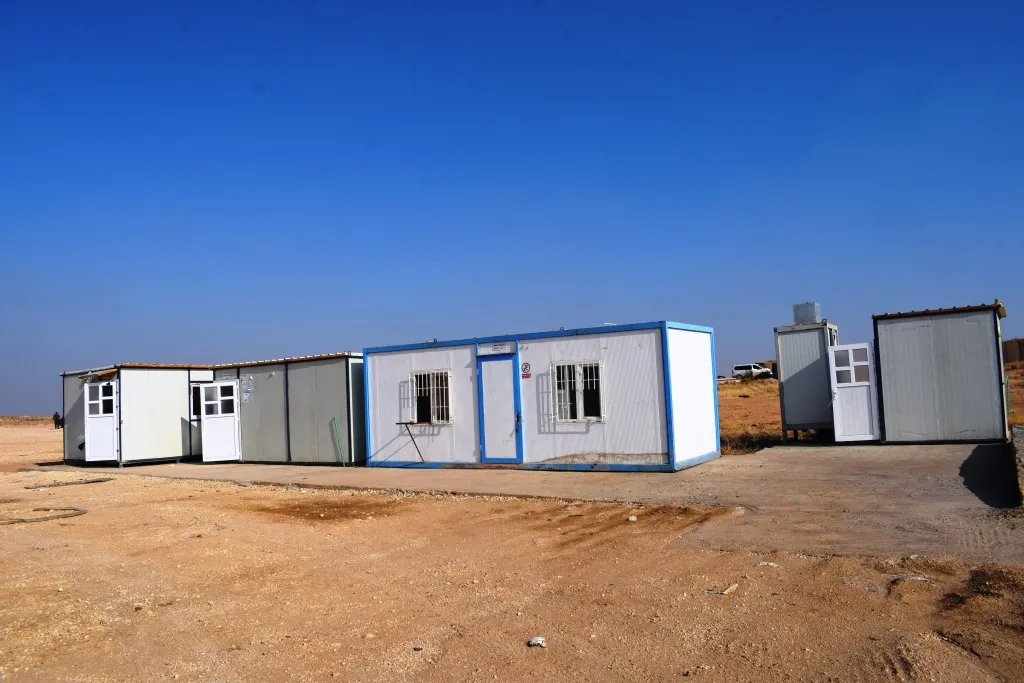 Amadekariyên vekirina kampa koçberên Girê Spî dest pê kir