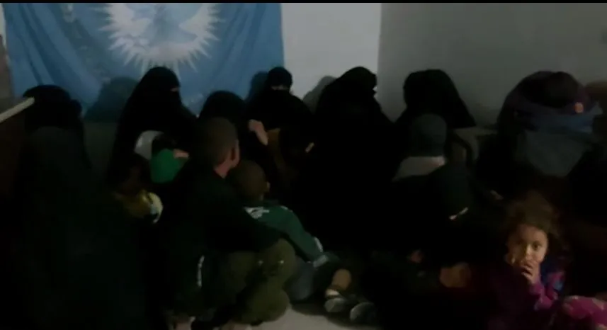 Hêzên ewlekariyê hewldana  jinên DAIŞ‘î ya reva ji kampê têk bir