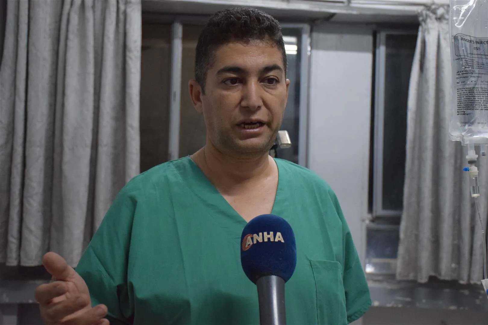 Bijîşkekî Nexweşxaneya Hesekê texmîn dike ku artêşa dagirker çekên qedexekirî bikar aniye
