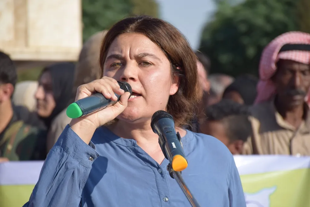 Şehîd Hevrîn û şehîdên Berxwedana Rûmetê hatin oxirkirin