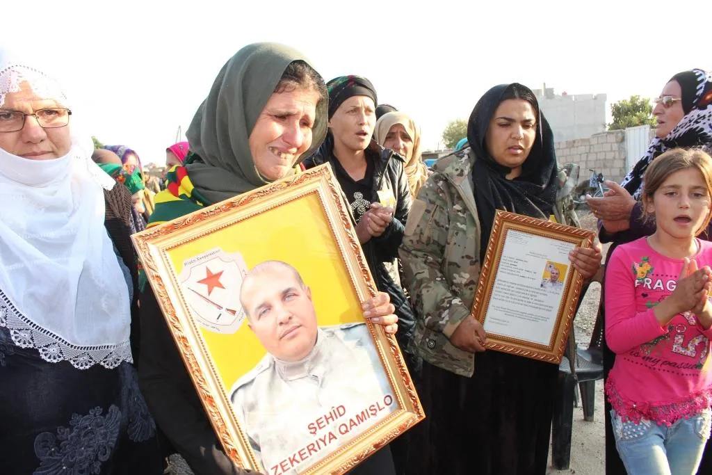 Li Qamişlo û Dêrikê ji malbatên şehîdan re sersaxî hate xwestin