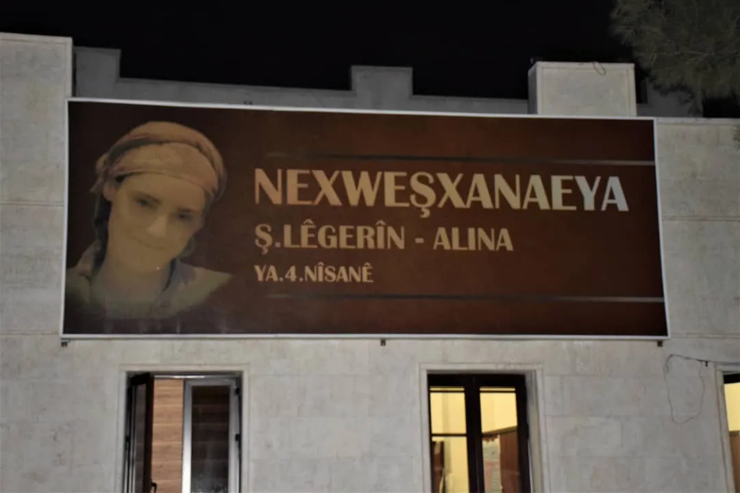 ‘Derdora 100 şehîdên sivîl û bi sedan birîndar û nîşaneyên bi karanîna çekên deqexekirî’