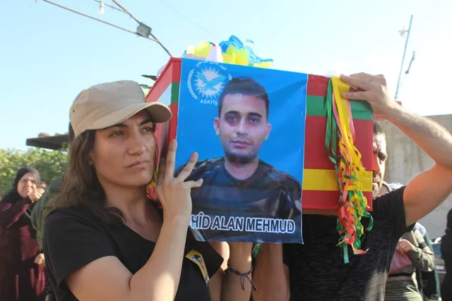 Cangoriyên azadiyê li Qamişlo hatin veşartin