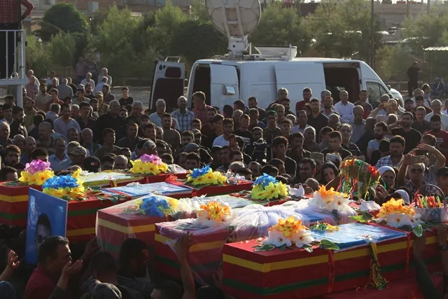 Cangoriyên azadiyê li Qamişlo hatin veşartin