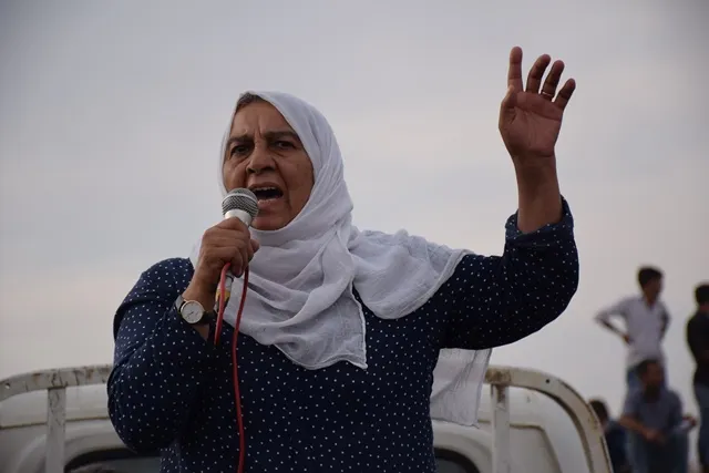 Şêniyên Bakur û Rojhilatê Sûriyê li ber bargeha Koalîsyona Navdewletî çalakiya protestoyê li dar xistin