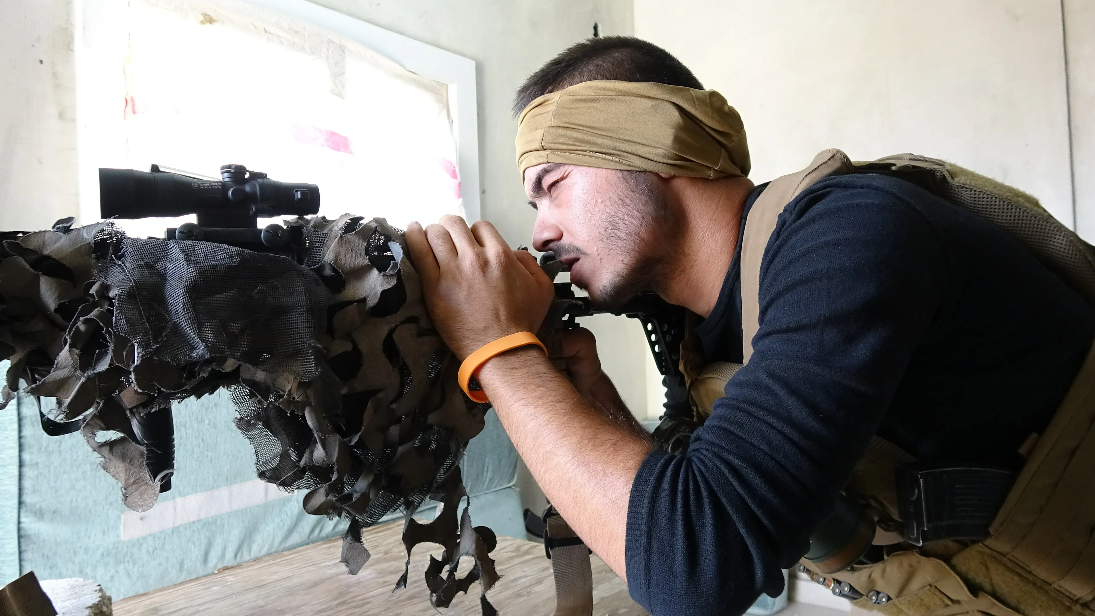 Şervanên li eniyên şer: Me êrîşên artêşa Tirk a dagirker li ser rêya navdewletî têk bir