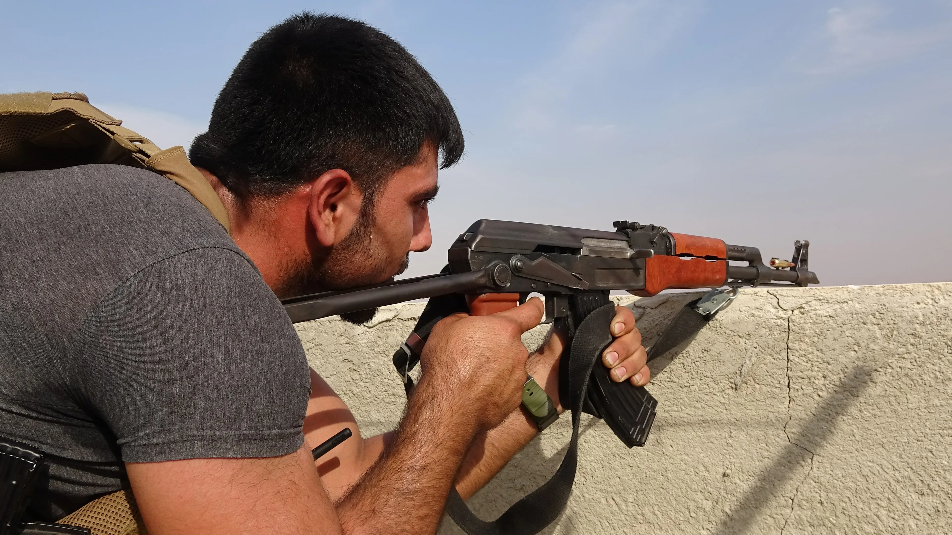 Şervanên li eniyên şer: Me êrîşên artêşa Tirk a dagirker li ser rêya navdewletî têk bir