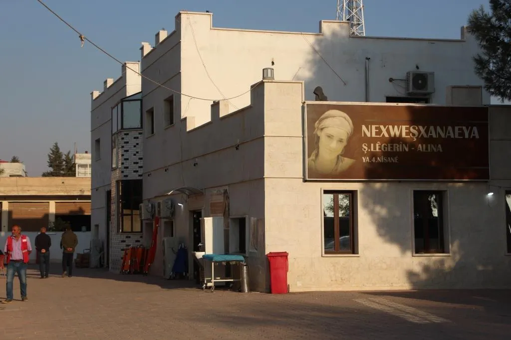 Di nav şer de rola xebatkar û bijîşkên Nexweşxaneya Şehîd Lêgerîn