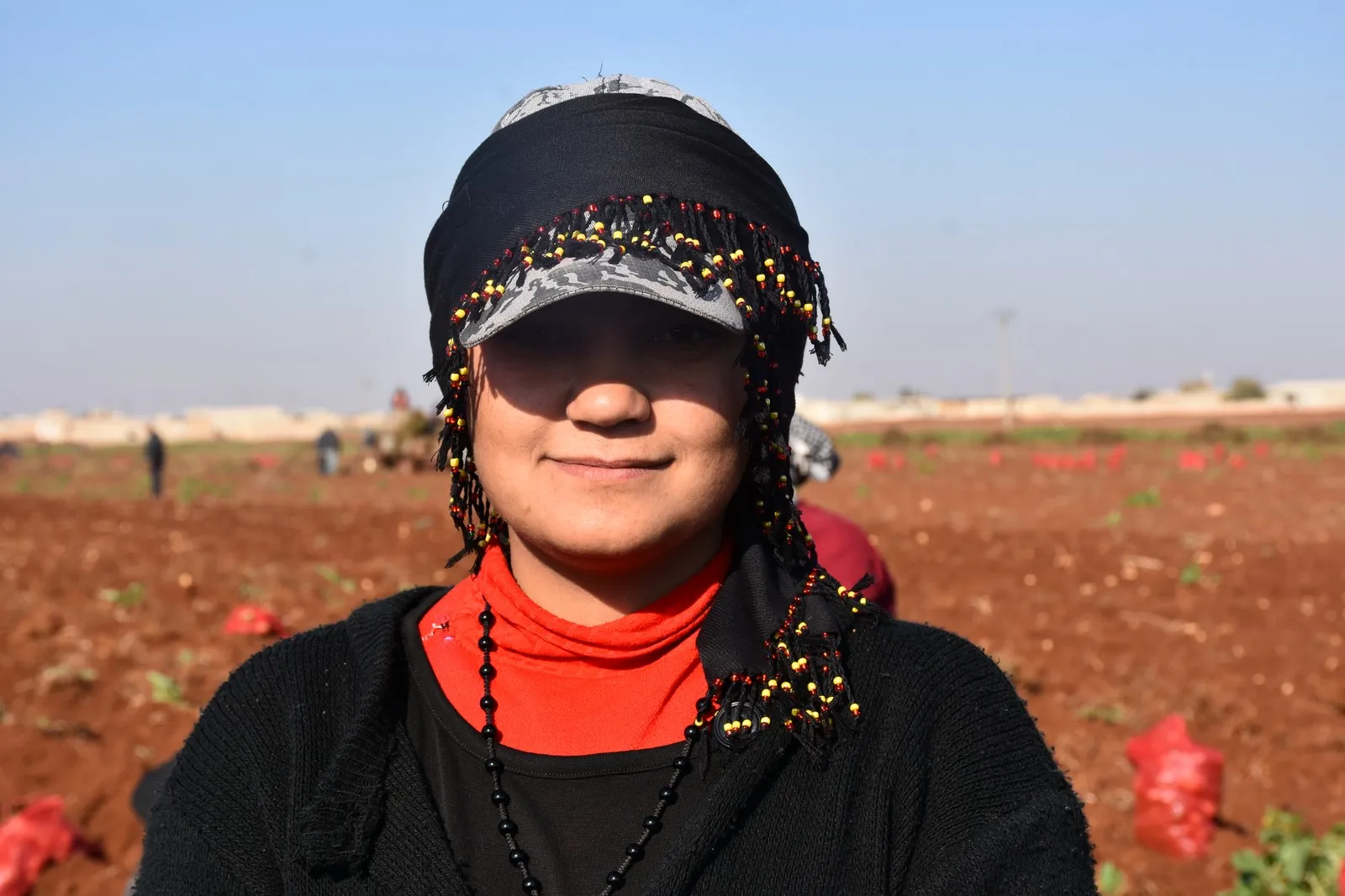 Şêniyên Efrînê bi derfetên kêm ambargoya hatiye ferzkirin, dişkînin