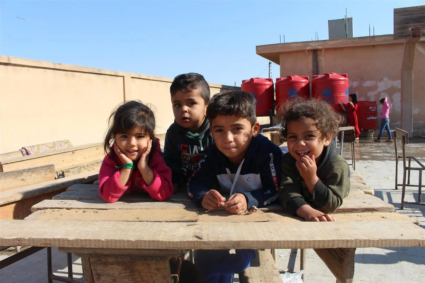 Êşa wî girantir e.. 4 kes ji malbata wî hîna di bin enkazê de ne