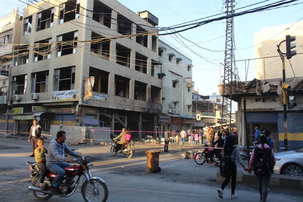 Pêkhateyên Qamişlo birînên xwe dipêçin û dibêjin: Em ê li vir bin