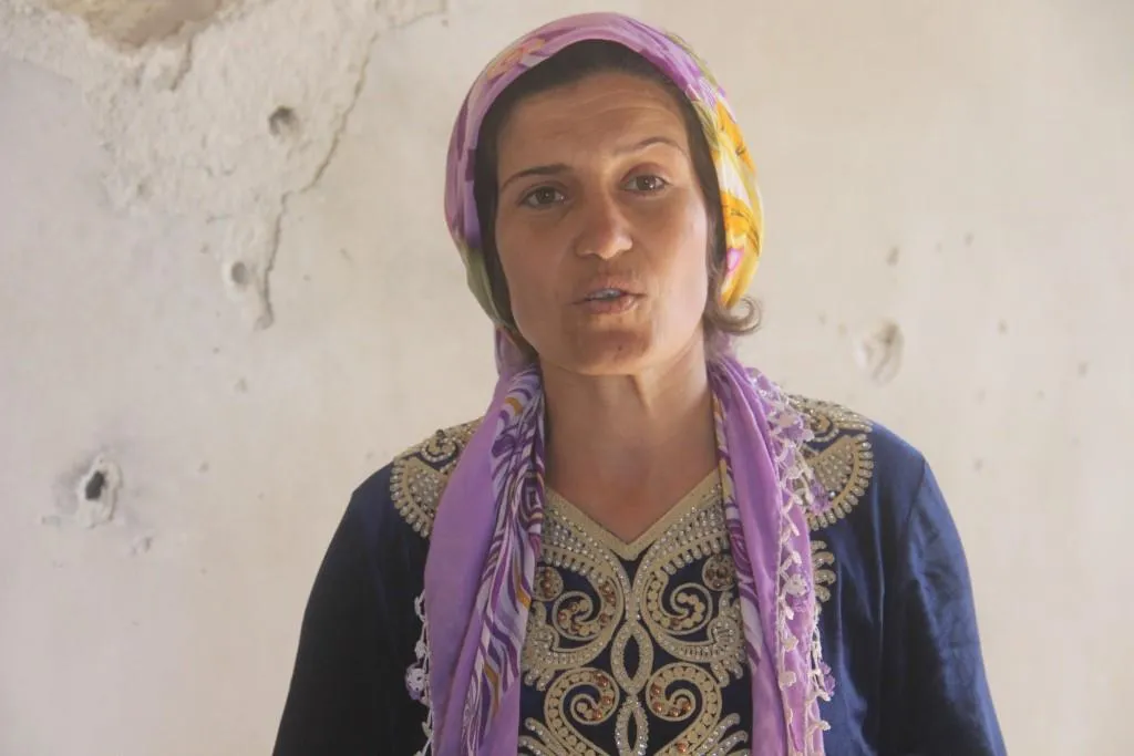 Gundiyên Kobanê ku malên wan ji ber bombebarana Tirkiyê rûxiyan, sererast dikin