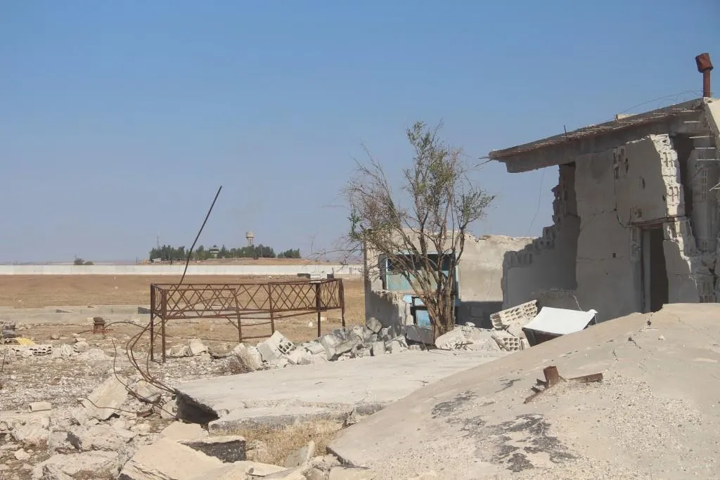 Gundiyên Kobanê ku malên wan ji ber bombebarana Tirkiyê rûxiyan, sererast dikin