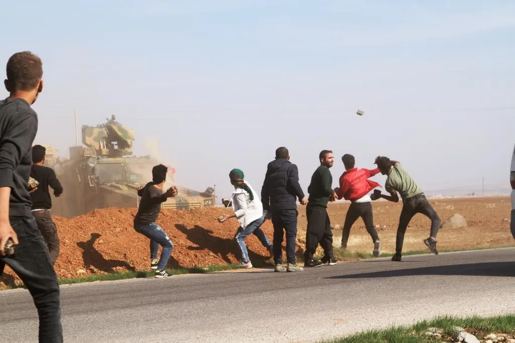 Dewriya artêşa Tirk gule li sivîlên Kobanê reşand, birîndar hene-HATE NÛKIRIN