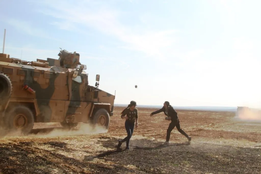 Dewriya artêşa Tirk gule li sivîlên Kobanê reşand, birîndar hene-HATE NÛKIRIN
