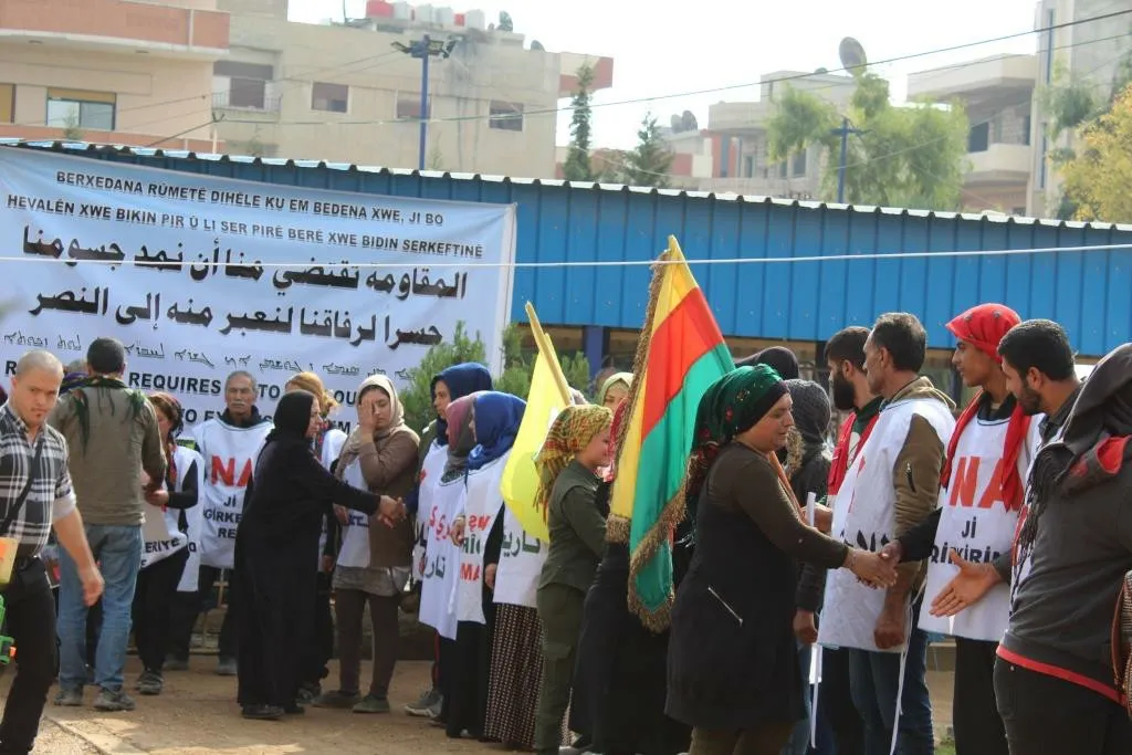Xwepêşdêrên Serêkaniyê bi vegera li bajarê xwe bi hêvî ne
