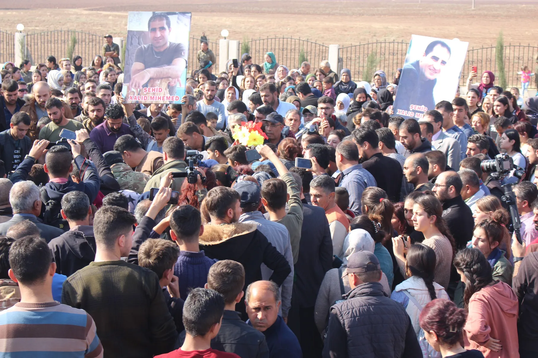 Di merasîma bavê xwe de: Bavê min aşiqê azadiyê bû û ji bo wê şehîd bû