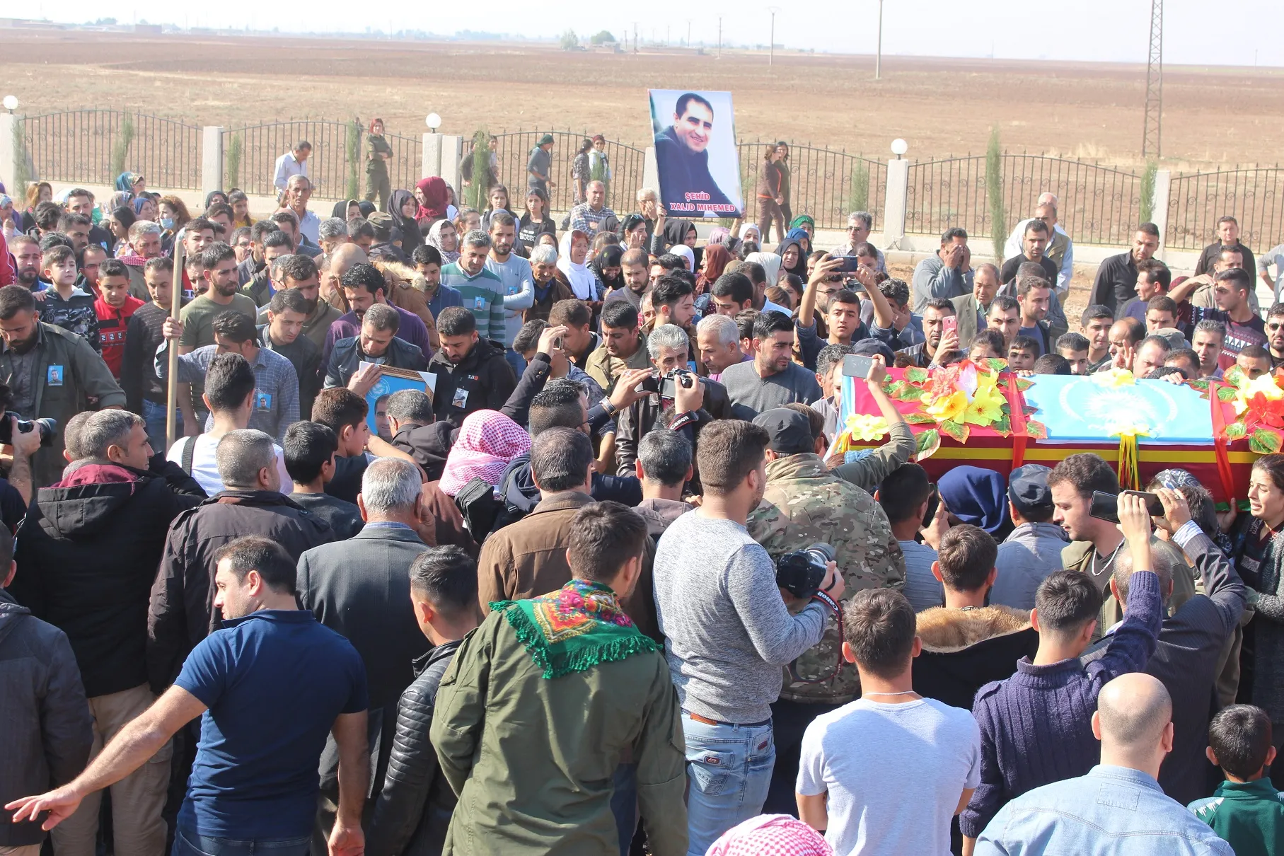 Di merasîma bavê xwe de: Bavê min aşiqê azadiyê bû û ji bo wê şehîd bû