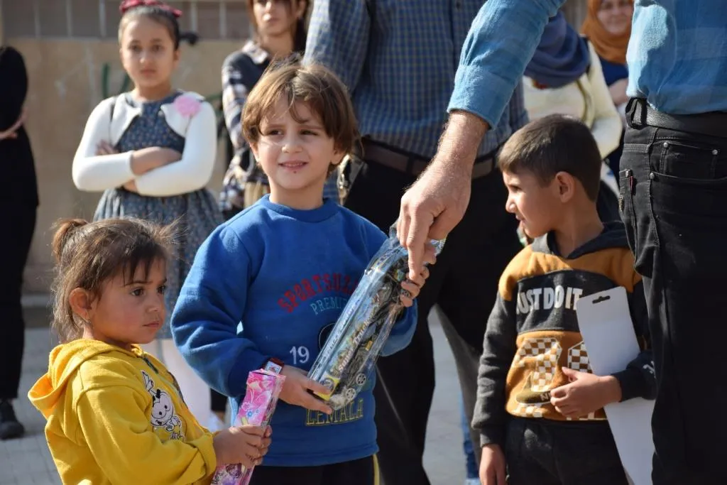 Çalakiyek ji zarokên koçber ên Serêkaniyê yên li Qamişlo re hat lidarxistin