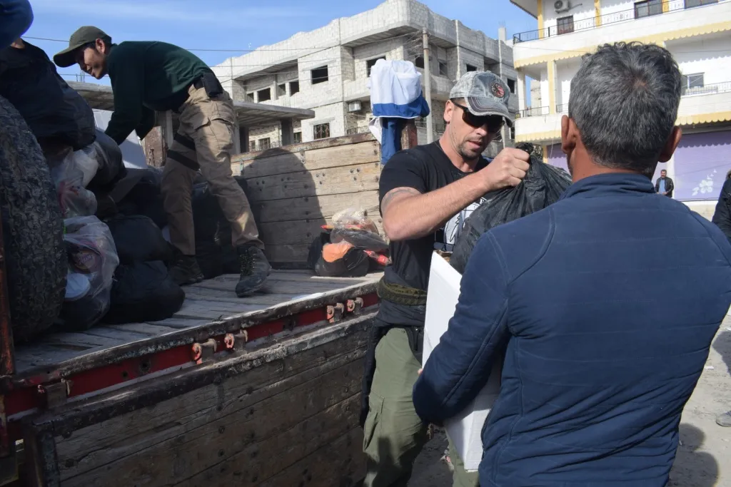 Rêxistina FBR alîkarî li koçberên ji Girê Spî belav kir