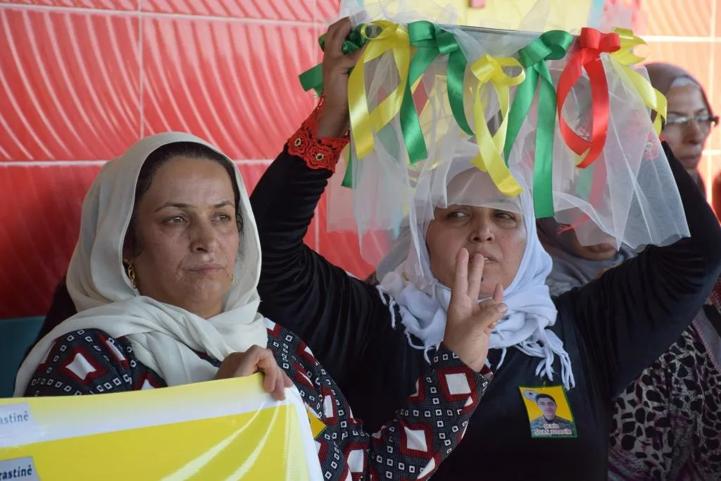 Malbatên şehîdan:Me çeteyên 80 dewletan têk bir, gelo em terorîst in?