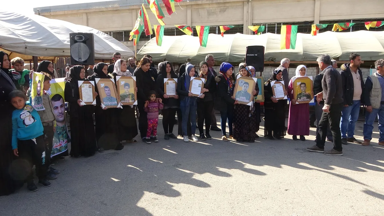 Dêrikiyan sersaxî ji 6 malbatên şehîdan re xwest