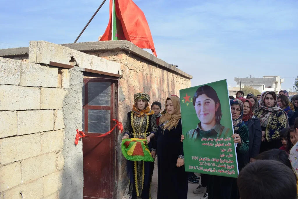 Kongreya Star navendeke xwe li gundê Mînaz ê Kobanê vekir