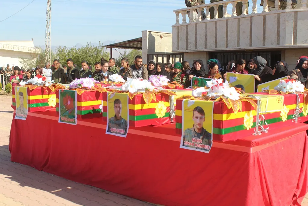 Li Dêrikê 5 şehîdên Berxwedana Rûmetê hatin oxirkirin