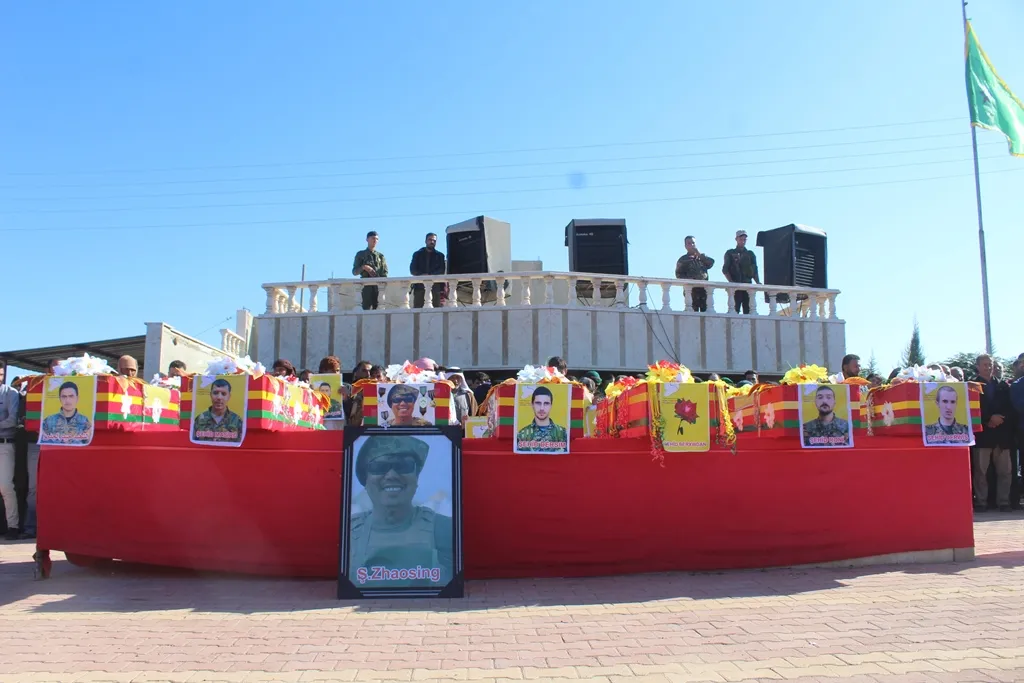 Şêniyên Dêrikê şehîdên Berxwedana Rûmetê oxir kirin