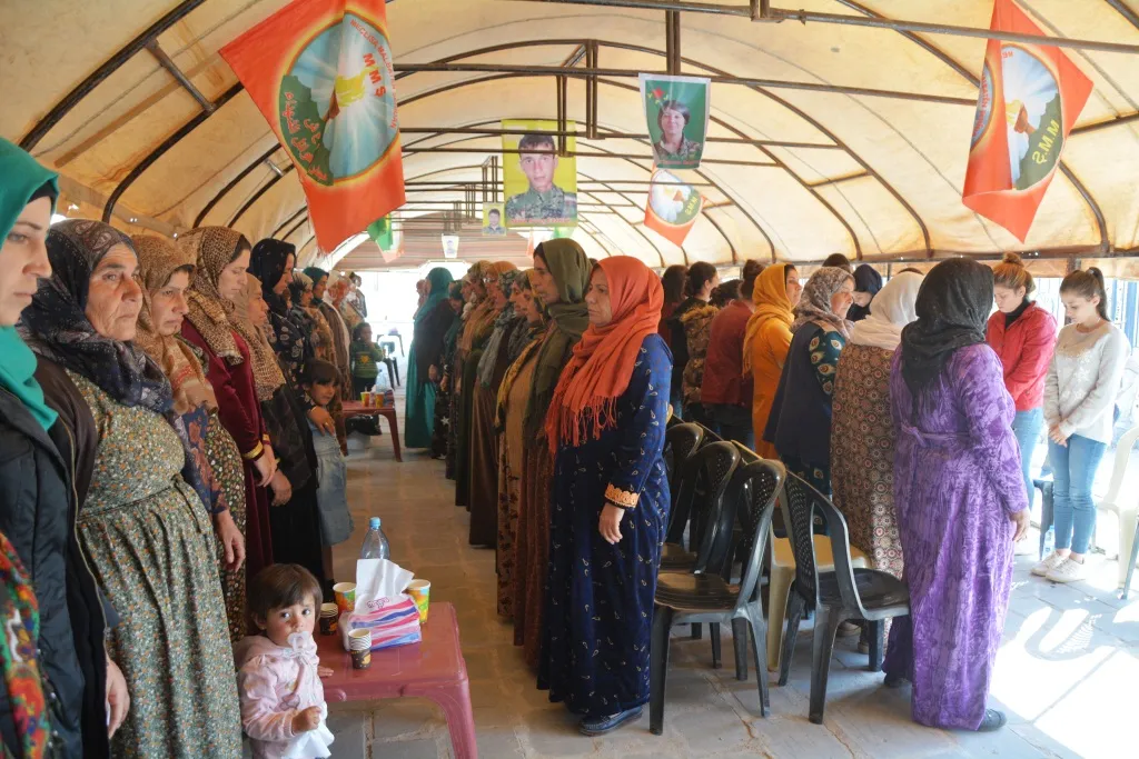 Şêniyên Kobanê sersaxî ji malbatên 5 şehîdan re xwest