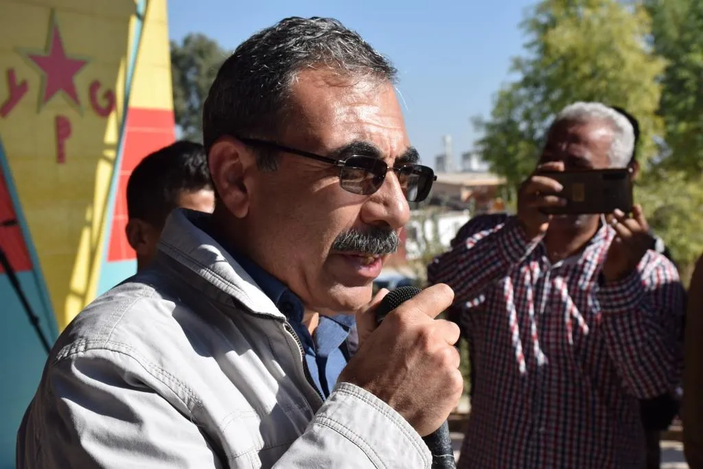 Di merasîma rêhevalên xwe de, tevlî li Berxwedana Rûmetê bûn