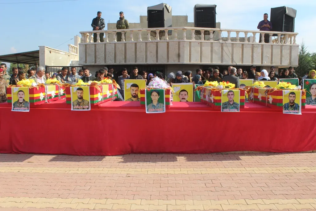 Li Dêrikê 5 şehîd hatin oxirkirin û nasnameya 3 şehîdan hate eşkerekirin