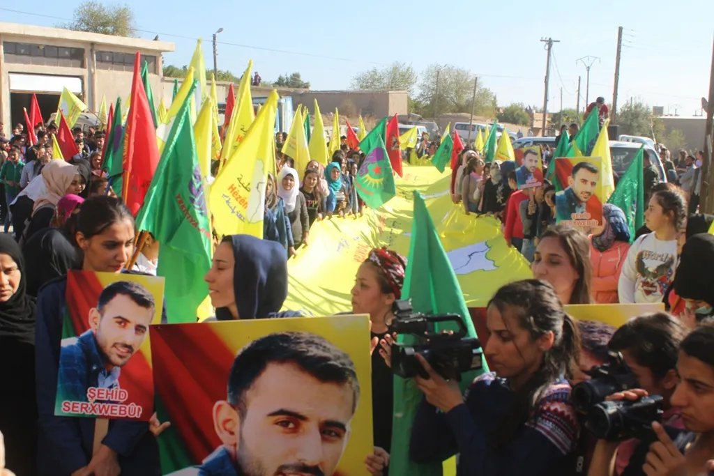 Tevgera Ciwanên Şoreşger sersaxî da malbata şehîd Serxwebûn