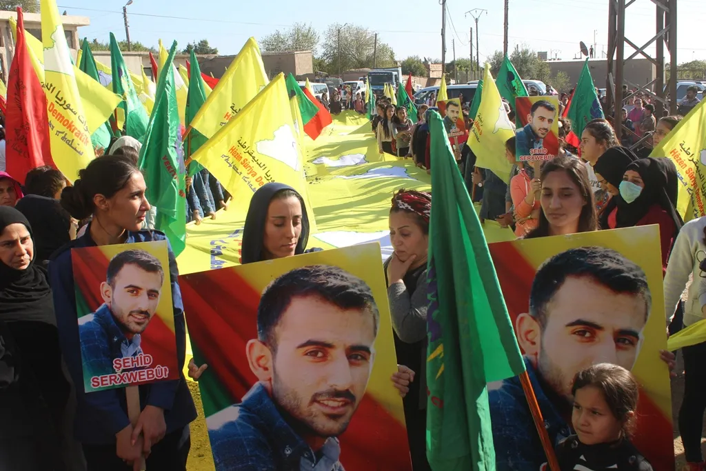 Tevgera Ciwanên Şoreşger sersaxî da malbata şehîd Serxwebûn